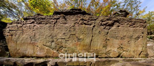 12일(한국시간) 제47차 유네스코 세계유산위원회에서 한국의 17번째 세계유산으로 등재된 ‘반구천의 암각화’ 중 ‘울주 천전리 명문과 암각화’(국보). (사진=국가유산청)