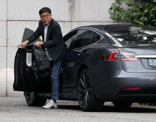 최휘영 문화체육관광부 장관 후보자가 14일 오전 서울 종로구 국립현대미술관에 마련된 인사청문회 준비 사무실로 첫 출근하고 있다.(사진=이데일리 김태형 기자).