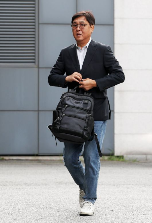 최휘영 문화체육관광부 장관 후보자가 14일 오전 서울 종로구 국립현대미술관에 마련된 인사청문회 준비 사무실로 첫 출근하고 있다. (사진=이데일리 김태형 기자).