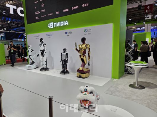 16일 중국 베이징에서 열린 ‘중국 국제 공급망 촉진 박람회’ 전시관 엔비디아 부스에 휴머노이드 로봇 등이 전시돼있다. (사진=이데일리 이명철 특파원)
