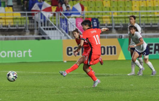16일 수원월드컵경기장에서 열린 2025 동아시아축구연맹(EAFF) E-1 챔피언십(동아시안컵) 여자부 대한민국 대 대만 경기. 한국 지소연이 페널티킥을 넣고 있다. 사진=연합뉴스