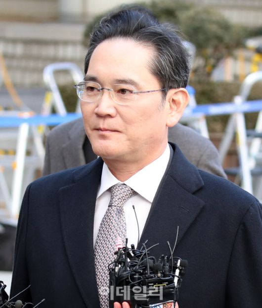 이재용 삼성전자 회장이 지난 2월 3일 오후 서울 서초구 서울중앙지방법원에서 열린 ‘경영권 불법 승계’ 의혹 자본시장과금융투자업에관한법률위반등 항소심 선고 공판에 출석하고 있다. (사진=이데일리 방인권 기자)