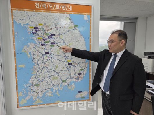 이민재 대표이사가 전국의 BGF로지스 물류망에 대해 설명하고 있다. (사진=한전진 기자)