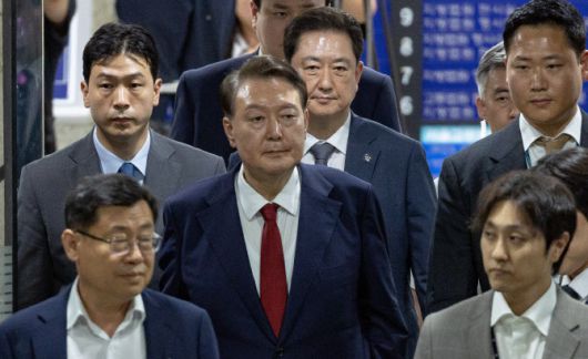12·3 비상계엄과 관련해 특검의 수사를 받는 윤석열 전 대통령이 9일 서울 서초구 서울중앙지법에서 열린 구속 전 피의자 심문(영장실질심사)이 끝난 뒤 법원을 떠나고 있다. (사진=연합뉴스)