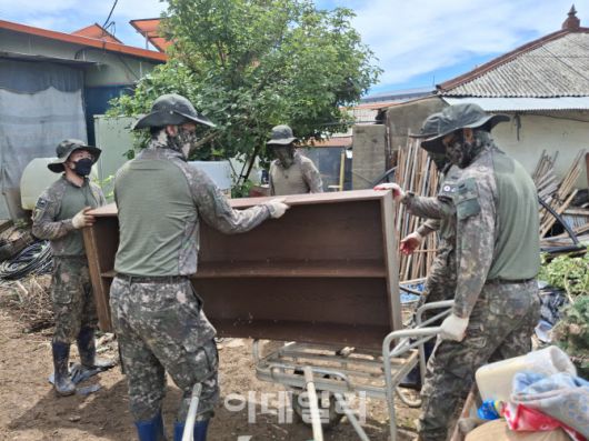 호우피해 복구지원 모습(사진=육군)