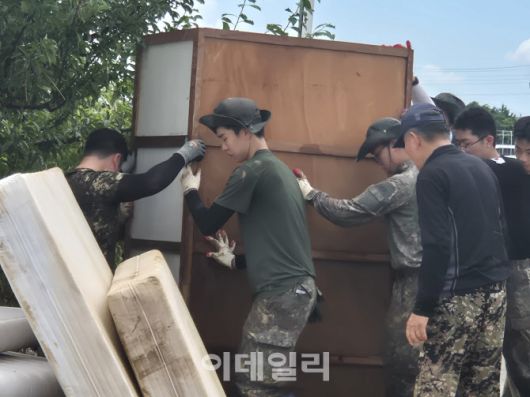 호우피해 복구지원 모습(사진=육군)