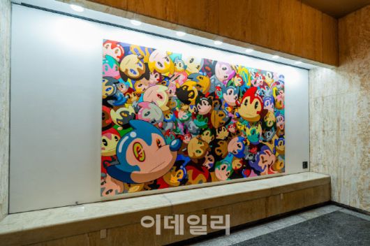 세종문화회관 대극장 북측 계단에서 전시하는 이동기 작가의 ‘버블’. (사진=세종문화회관)