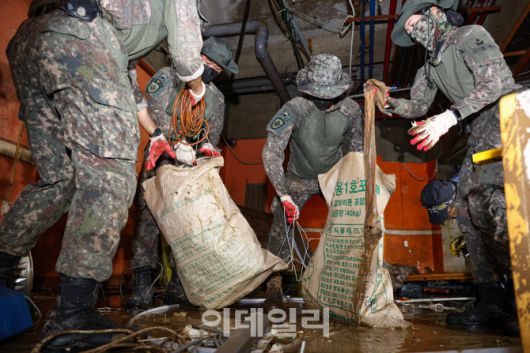 호우피해 복구지원 모습(사진=육군)