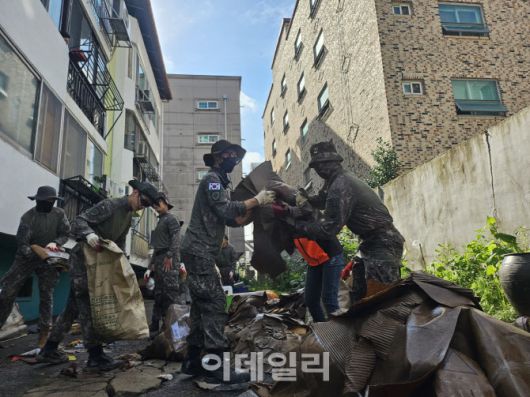 호우피해 복구지원 모습(사진=육군)