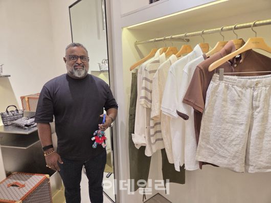 헤지스 26SS 수주회 현장을 찾은 인도 아시안브랜드코퍼레이션의 아잔타 셰티 대표. (사진=한전진 기자)