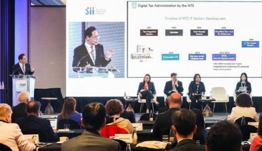 강민수 국세청장이 지난 5월 칠레 산티아고에서 열린 제59회 범미주 국세청장회의(CIAT)에 참석, 인공지능(AI) 탈세적발시스템에 대해 설명하고 있다.(사진=국세청 제공)