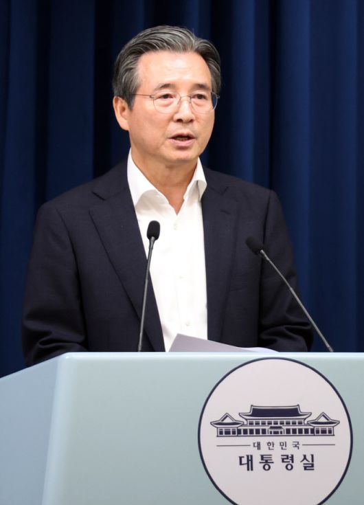 김용범 정책실장이 지난 달 31일 용산 대통령실 기자회견장에서 브리핑을 하고 있다.(사진=연합뉴스)