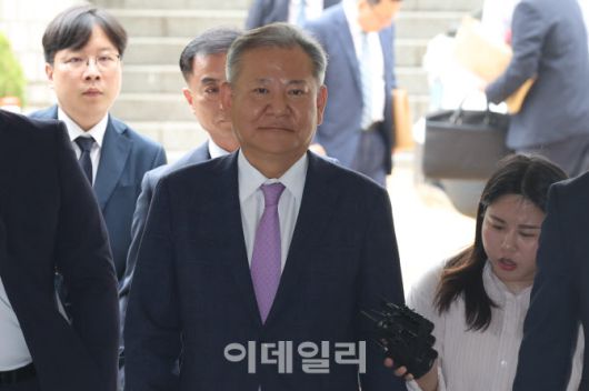 이상민 전 행정안전부 장관이 구속 전 피의자 심문(영장실질심사)을 위해 지난달 31일 서울 서초구 서울중앙지방법원으로 들어서고 있다. (사진=이데일리 이영훈 기자)