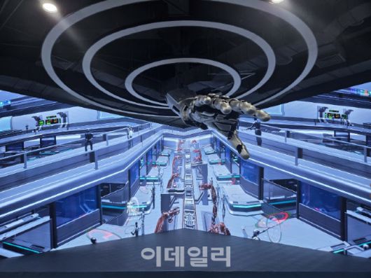 중국 베이징 이좡 경제기술개발구의 로봇 전시관에서 대형 로봇 팔이 설치돼 있다. (사진=이데일리 이명철 특파원)