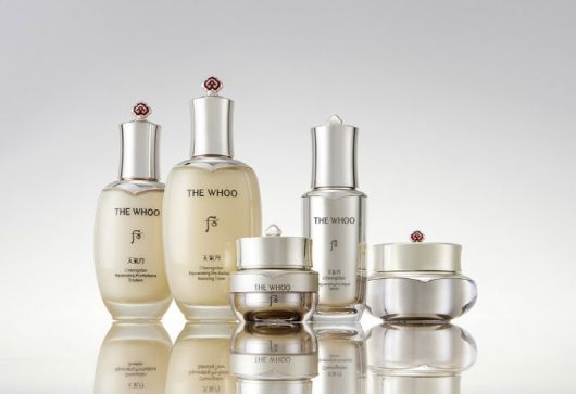 LG생활건강 ‘후’ 제품의 모습. 궁중 한방 콘셉트와 금빛 패키지가 특징이지만, 전통·고가 이미지가 최근 MZ세대와 글로벌 소비 트렌드와는 거리가 있다는 평가를 받는다. (사진=LG생활건강)