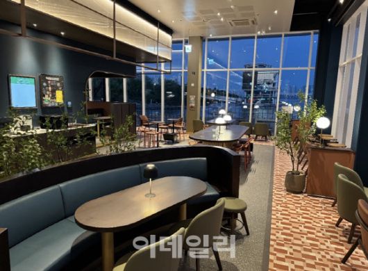 스타벅스 뚝섬한강공원점 (사진=스타벅스)