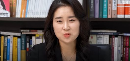 윤석열 전 대통령 측 변호인단 소속 김계리 변호사가 김건희 특검의 2차 체포 영장 집행에 대해 불법 집행이라며 CCTV를 공개하라고 요구했다. (사진=유튜브 영상 캡처)