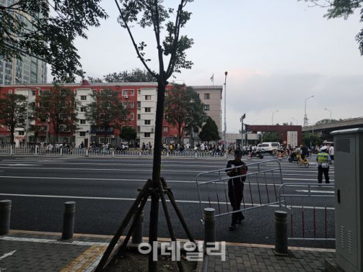 중국 베이징 시내 따왕루 지역 일대가 전승절 행사 준비를 위해 통제되고 있다. (사진=이데일리 이명철 특파원)