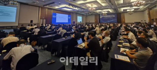원전해체 관련 산학연 관계자들 수백여명이 포럼장을 빈틈 없이 메웠다. (사진=최훈길 기자)