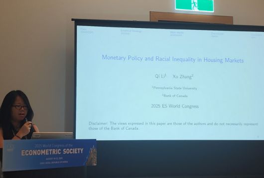 퀴리 펜실베이니아 주립대 교수가 20일 서울 삼성동 코엑스서 열린 세계경제학자대회서 강연하고 있다.(사진=이데일리 유준하 기자)