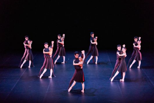 서울시발레단의 더블 빌 중 한 작품인 한스 판 마넨의 ‘파이브 탱고스’ 한 장면(사진=세종문화회관 제공).