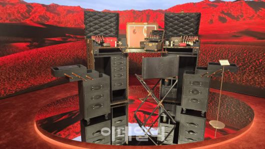 팝업 2층에 전시된 루이비통 뷰티 컬렉션 트렁크 (사진=김지우 기자)