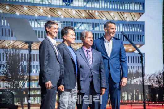 (왼쪽부터)맷 마한 산호세 시장, 조상연 삼성전자 DS부문 미주총괄 부사장, 데이비드 코헨 산호세 시의원, 샘 리카르도 민주당 캘리포니아주 하원의원(전 산호세 시장).(사진=산호세)