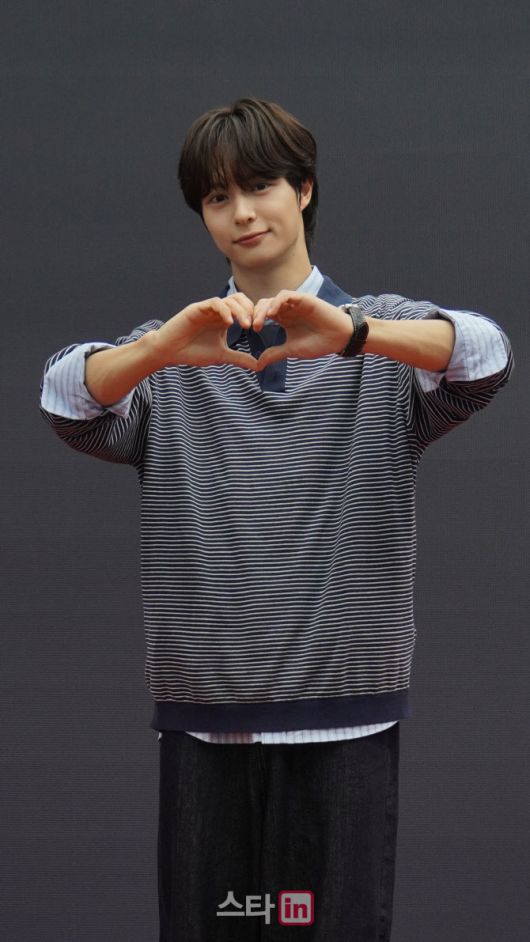 1위로 유어즈 멤버로 선발된 효(사진=피나클엔터테인먼트, 럭키도어)