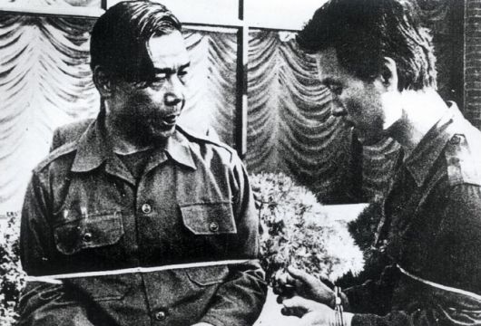 1979년 당시 김재규 중정부장이 박정희 전 대통령 시해사건 현장 검증에서 상황을 재연하는 모습 (사진=연합뉴스)