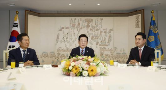 이재명 대통령이 8일 서울 용산 대통령실 청사에서 열린 여야 지도부 오찬 회동에서 발언하고 있다.(사진=뉴시스)