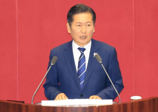 [이데일리 노진환 기자] 정청래 더불어민주당 대표가 9일 오전 서울 여의도 국회 제429회국회(정기회) 제2차 본회의에서 교섭단체 대표연설을 하고 있다.