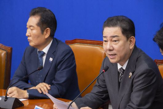 더불어민주당 김병기 원내대표가 12일 국회에서 열린 최고위원회의에서 발언하고 있다.(사진=연합뉴스)