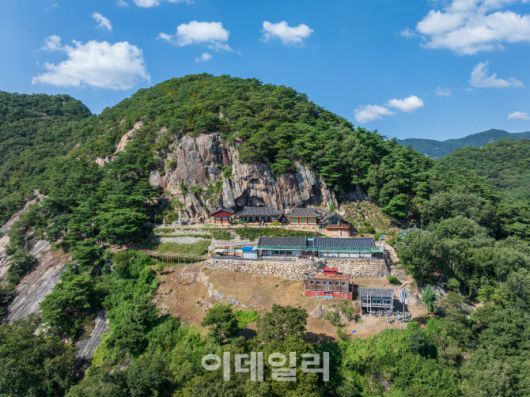 충북 제천 금수산 자락에 자리하고 있는 정방사