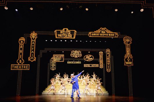 뮤지컬 ‘브로드웨이 42번가’의 공연 장면(사진=CJ ENM·샘컴퍼니·롯데컬처웍스).