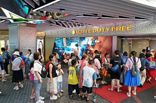 롯데면세점, 명동본점에 중국 여객선 단체 150여 명 방문. (사진=롯데면세점)