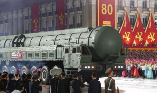 지난 10일 평양 김일성광장에서 노동당 창건 80주년 기념 열병식이 진행되고 있다. (출처=연합뉴스)