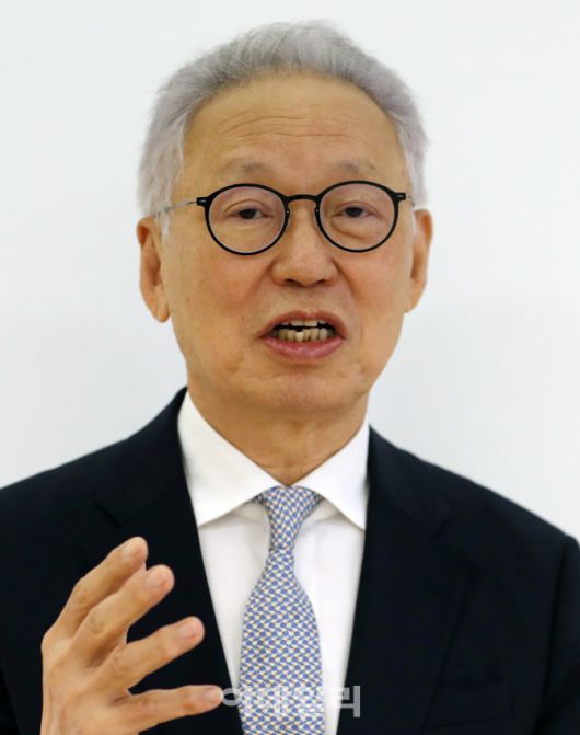 [이데일리 김태형 기자]최흥식 전 금융감독원장이 12일 이데일리와 인터뷰하고 있다.