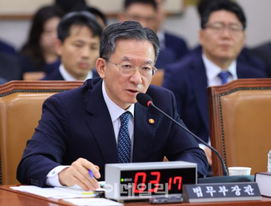 정성호 법무부 장관이 14일 서울 여의도 국회에서 열린 법무부 등에 대한 법제사법위원회 국정감사에서 질의에 답변하고 있다. (사진=노진환 기자)