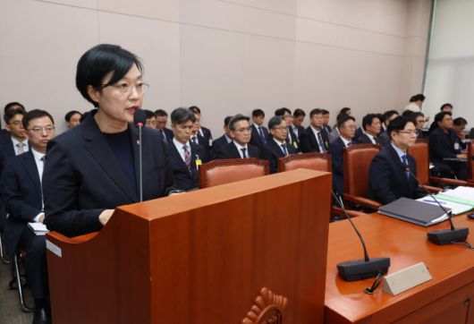 한성숙 중소벤처기업부 장관이 14일 서울 여의도 국회에서 열린 산업통상자원중소벤처기업위원회 국정감사에서 업무보고를 하고 있다.(사진=뉴시스)