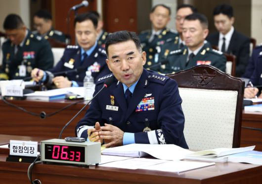 진영승 합동참모본부 의장이 14일 서울 용산구 합동참모본부에서 열린 2025년 국정감사에서 의원 질의에 답변하고 있다. (사진=연합뉴스)