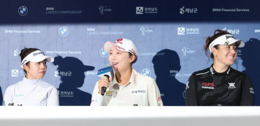 김효주가 취재진 질문에 답하고 있다.(사진=뉴시스)