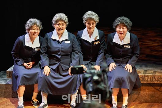 뮤지컬 ‘오지게 재밌는 가시나들’ 공연 장면(사진=라이브).