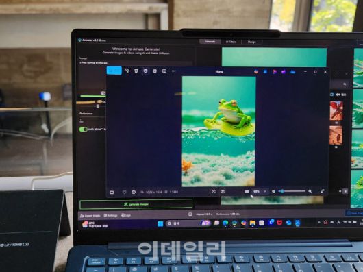 30일 홍대 DRC에서 열린 ‘붉은사막 X AMD 팝업스토어’에서 AI를 통해 이미지를 생성했다. 해당 노트북PC는 Lenovo Yoga Slim 7 14AKP10으로 AMD Ryzen™ AI 7 350 프로세서와 고해상도 OLED 디스플레이를 사용했다. (사진=안유리 기자)
