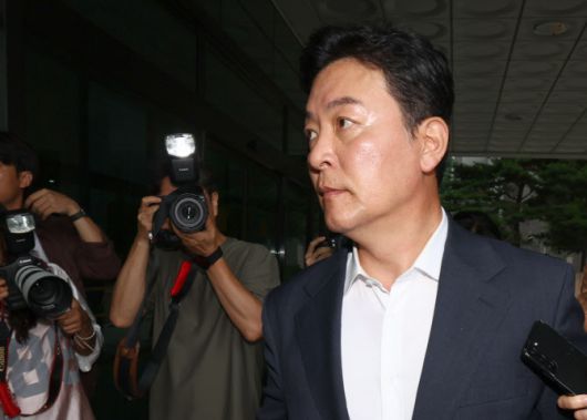 김성훈 전 대통령경호처 차장이 3일 내란특검 조사를 받기 위해 서초구 서울고검으로 들어서고 있다. (사진=연합뉴스)