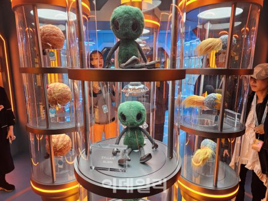 젤리캣이 글로벌 최초로 한국시장에서 공개하는 신규 캐릭터 ‘질리언 에일리언’ 등 4종.(사진=김정유 기자)