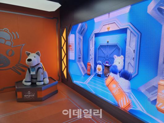 내부에서 들어서면 마치 우주선에 들어가는 듯한 체험을 할 수 있다. (사진=김정유 기자)