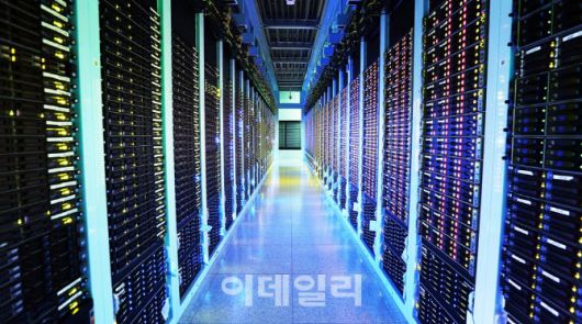 네이버의 첫 번째 자체 데이터센터인 ‘각 춘천’의 남관 서버실.(사진=네이버클라우드)