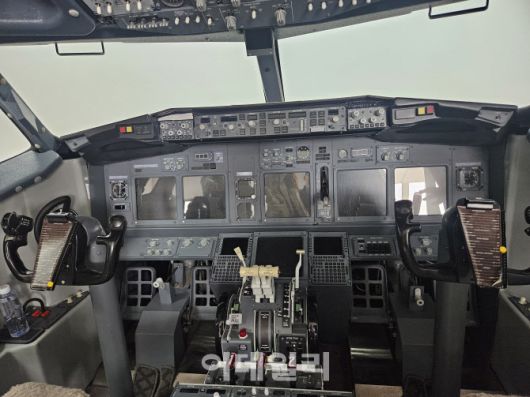 중국 산둥성 빈저우 산둥항공대 실습실에 대형 항공기 조종석이 설치돼 있다. (사진=이데일리 이명철 특파원)