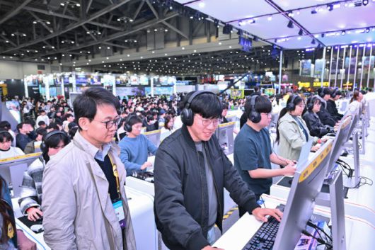 넷마블·코웨이 방준혁 의장이 14일 부산 벡스코에서 열린 ‘지스타’ 현장을 찾았다. (사진=넷마블)