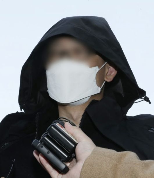 일가족 살해 범인 고 씨가 2022년 10월 28일 오전 구속 전 피의자심문(영장실질심사)이 열린 경기 안산시 단원구 수원지방법원 안산지원으로 들어가고 있다. (사진=뉴스1)